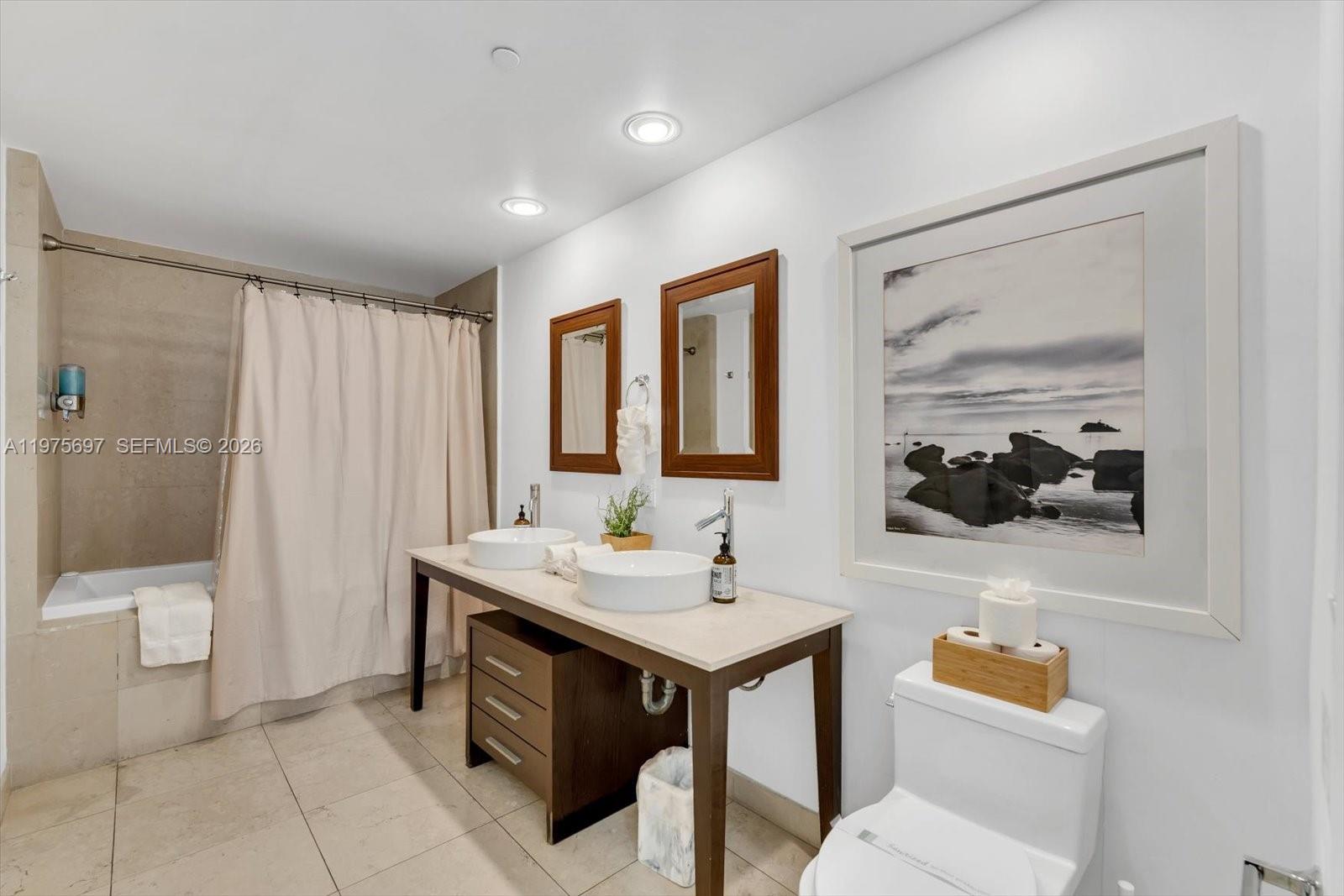 485 Brickell Avenue 1807 Property Photo 12
