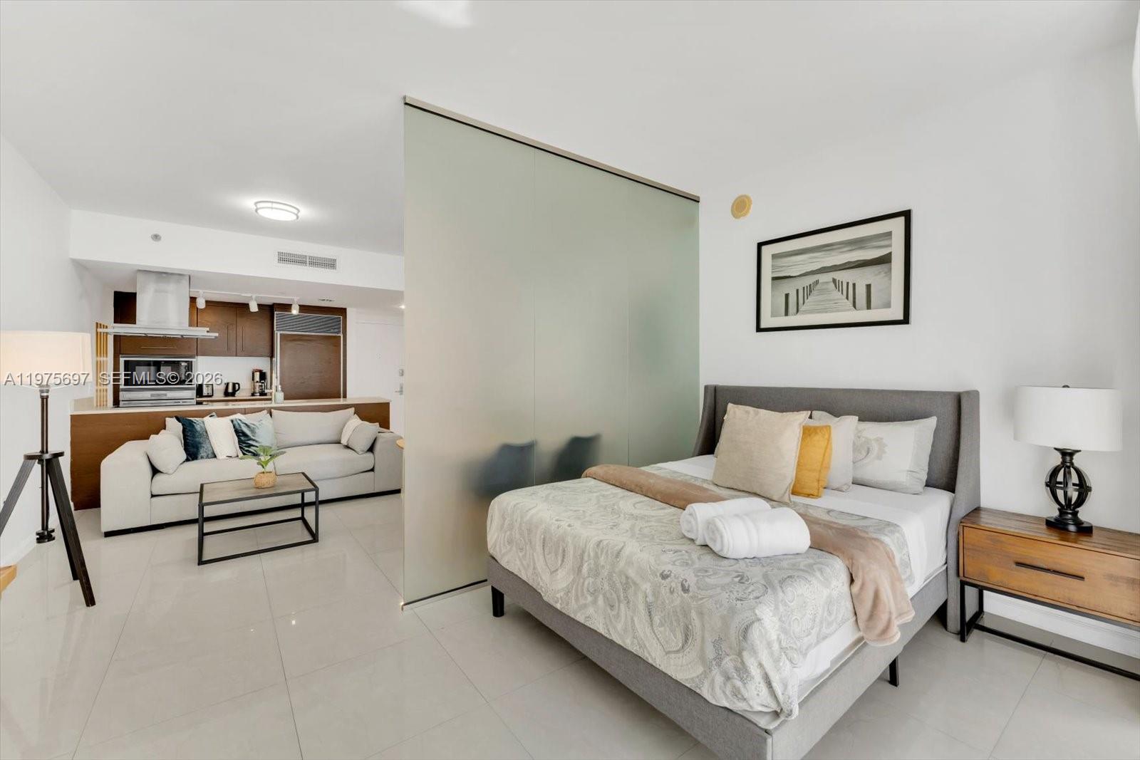485 Brickell Avenue 1807 Property Photo 13