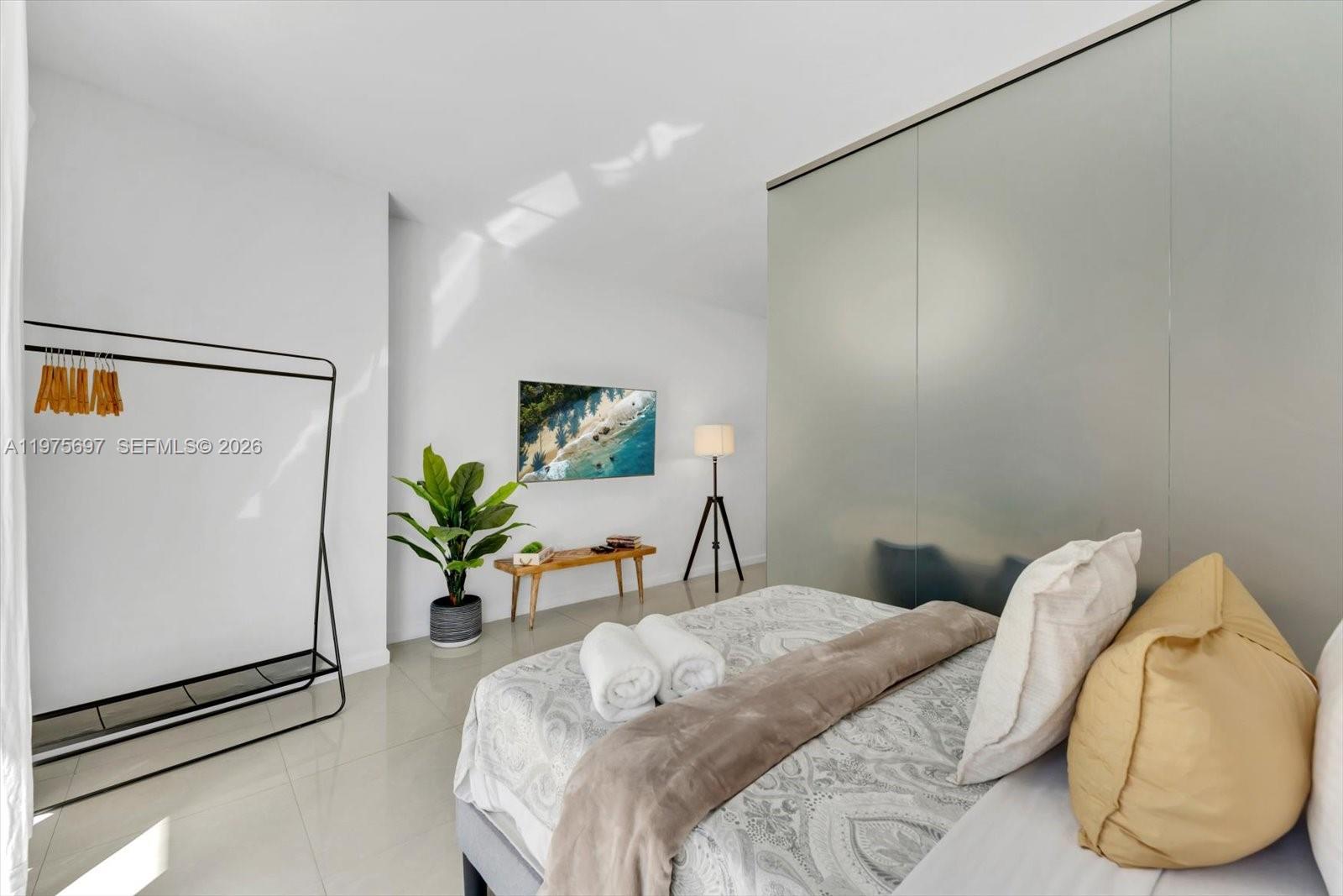 485 Brickell Avenue 1807 Property Photo 14