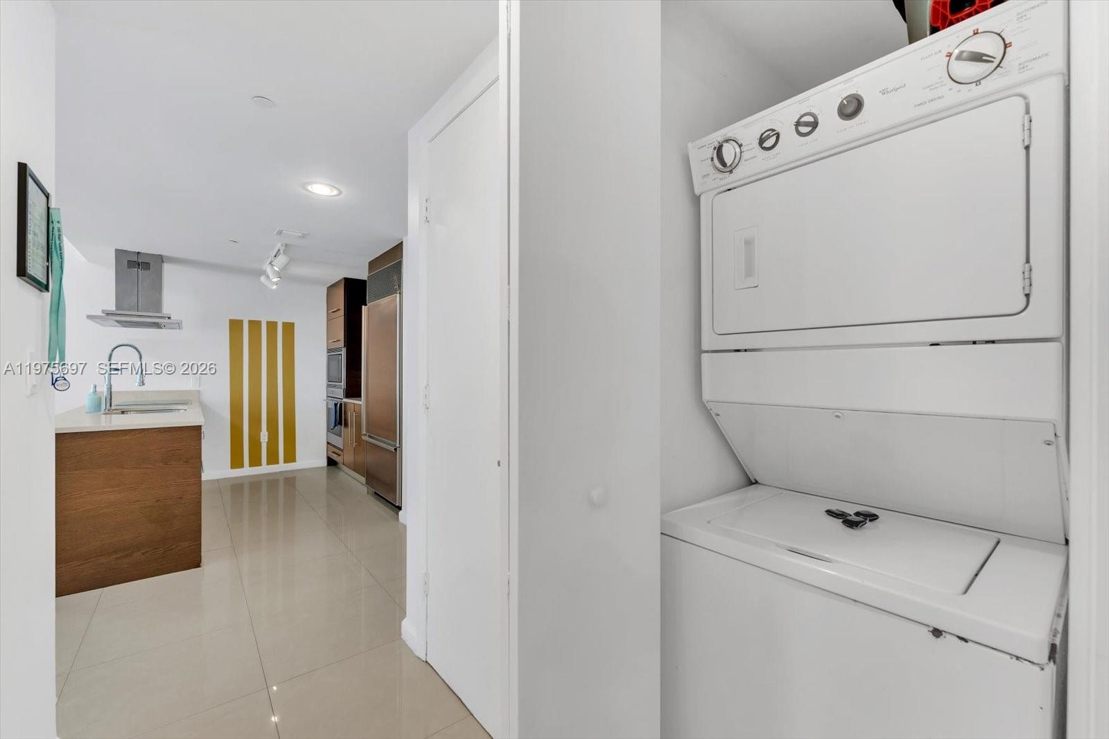 485 Brickell Avenue 1807 Property Photo 16
