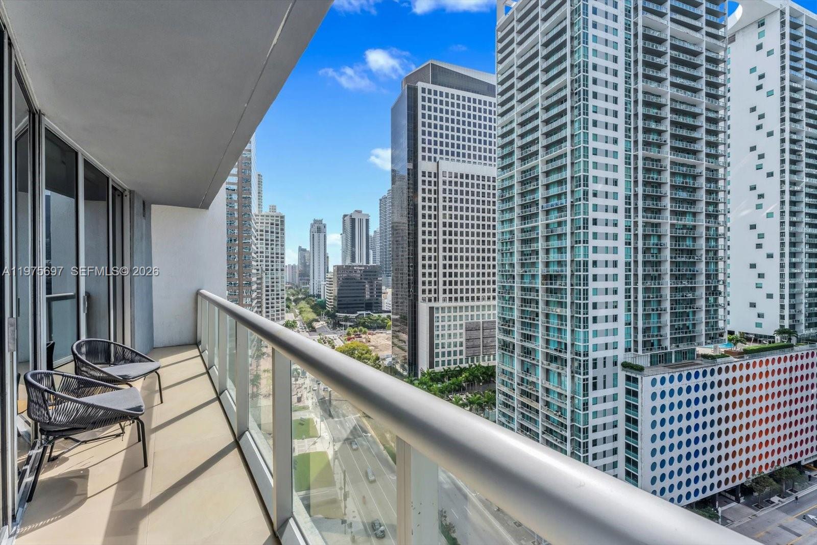 485 Brickell Avenue 1807 Property Photo 17