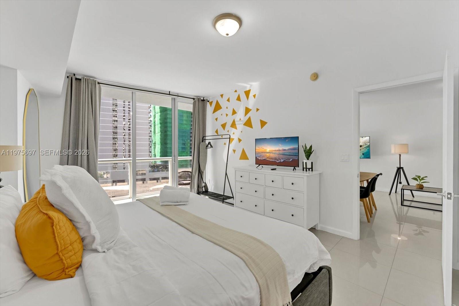 485 Brickell Avenue 1807 Property Photo 19