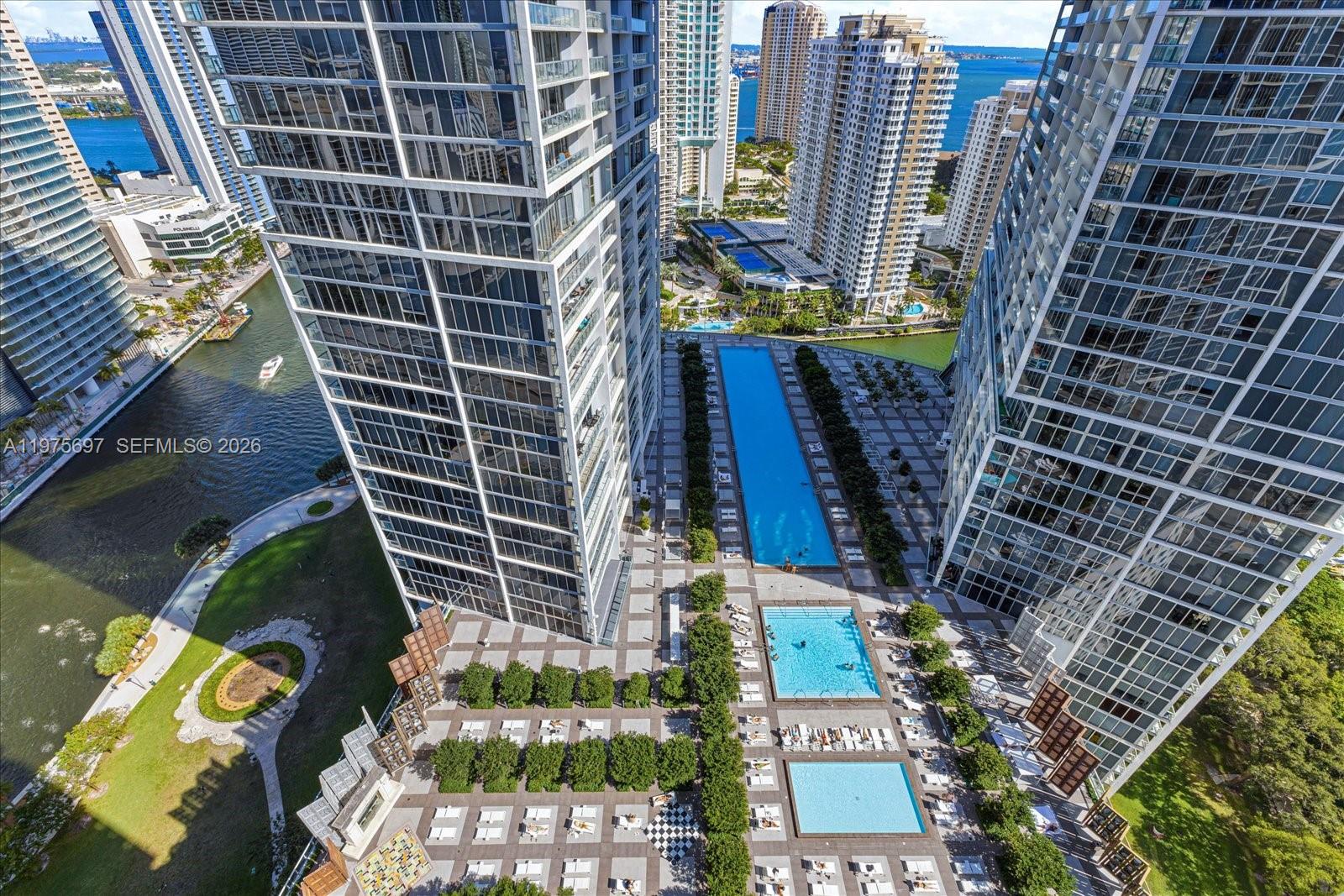 485 Brickell Avenue 1807 Property Photo 22