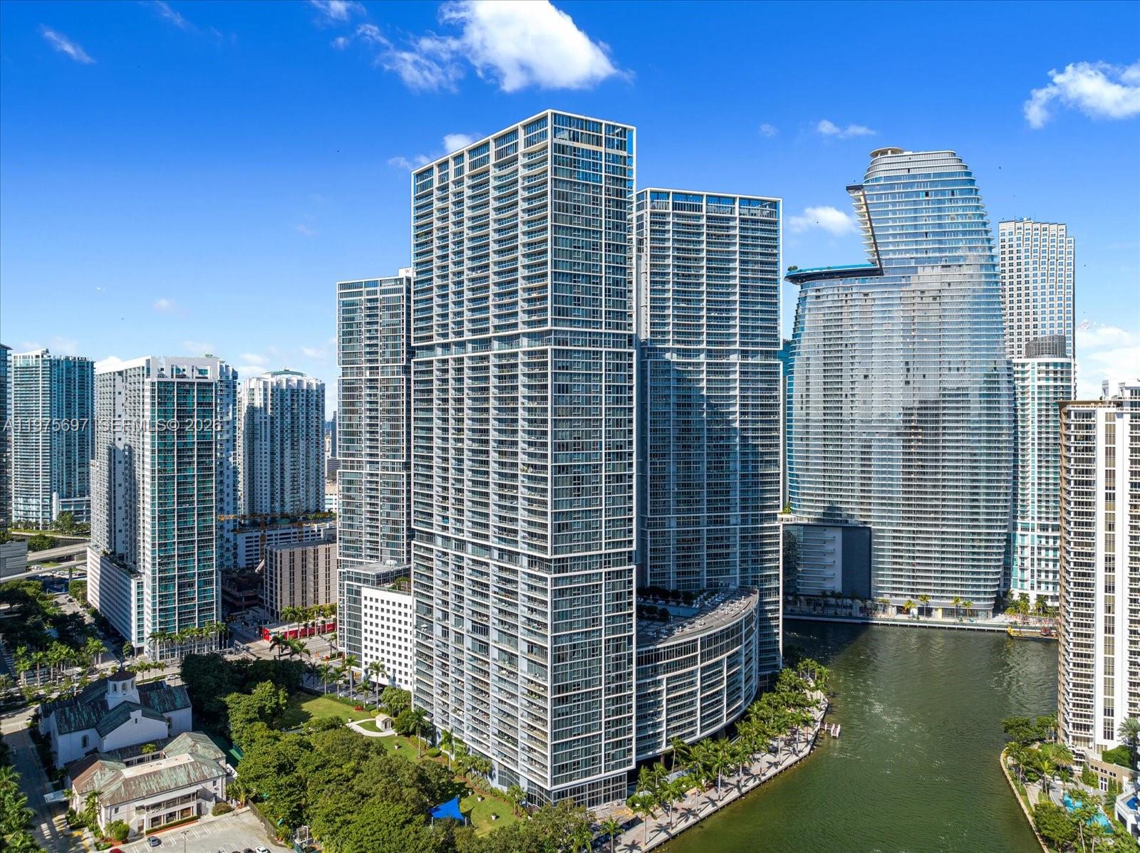 485 Brickell Avenue 1807 Property Photo 24