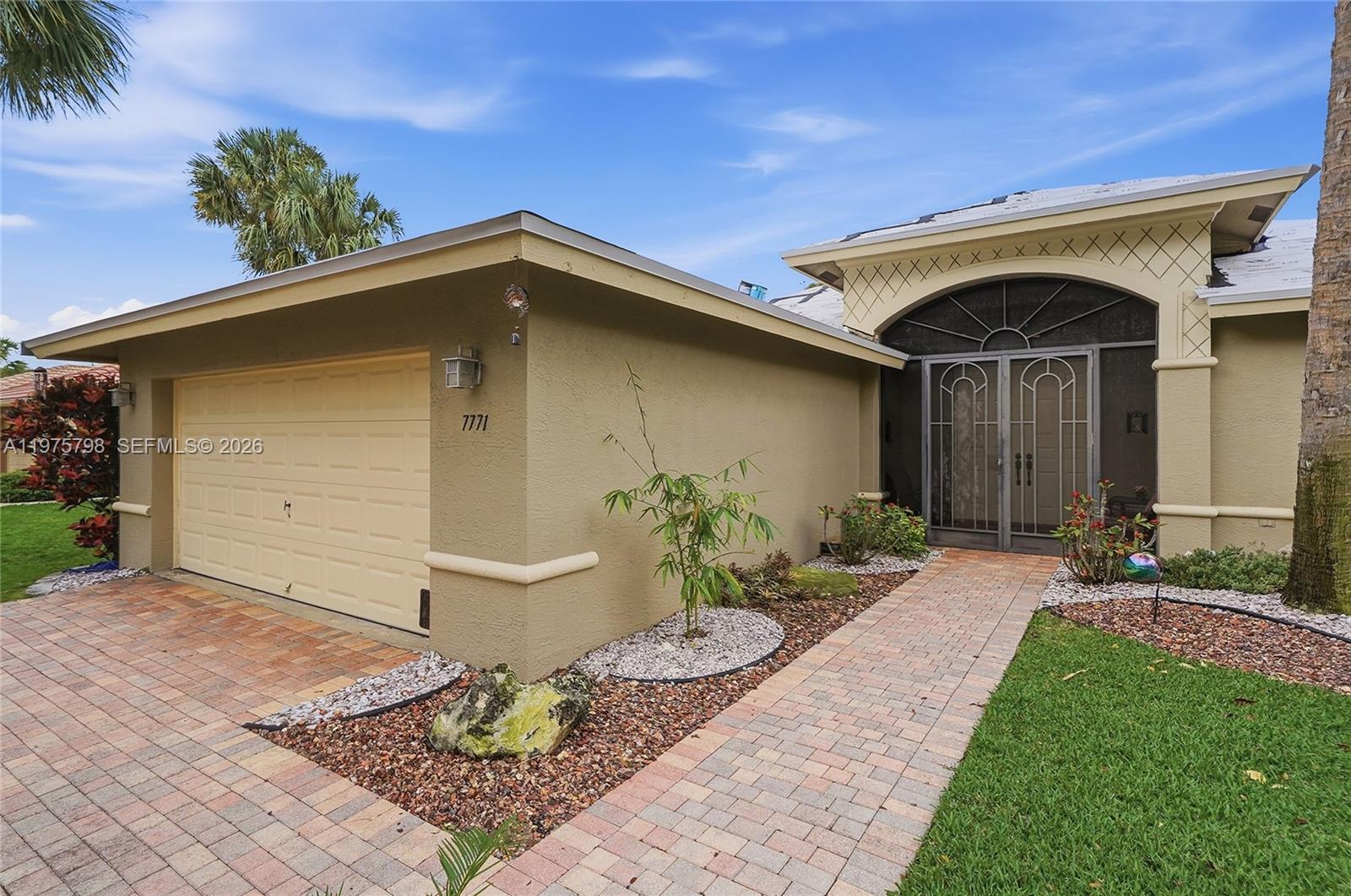 7771 Via Grande Property Photo 3