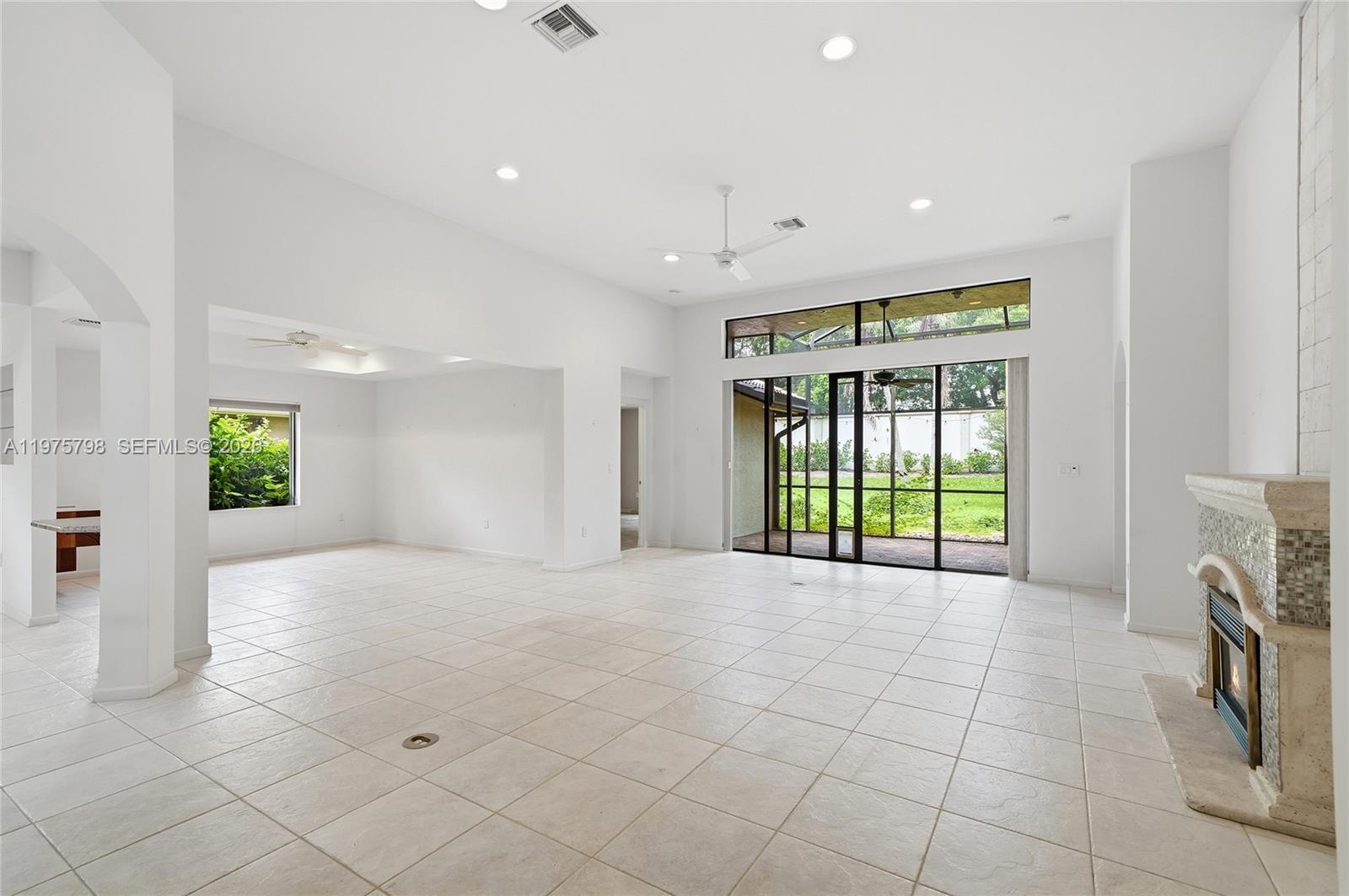 7771 Via Grande Property Photo 6