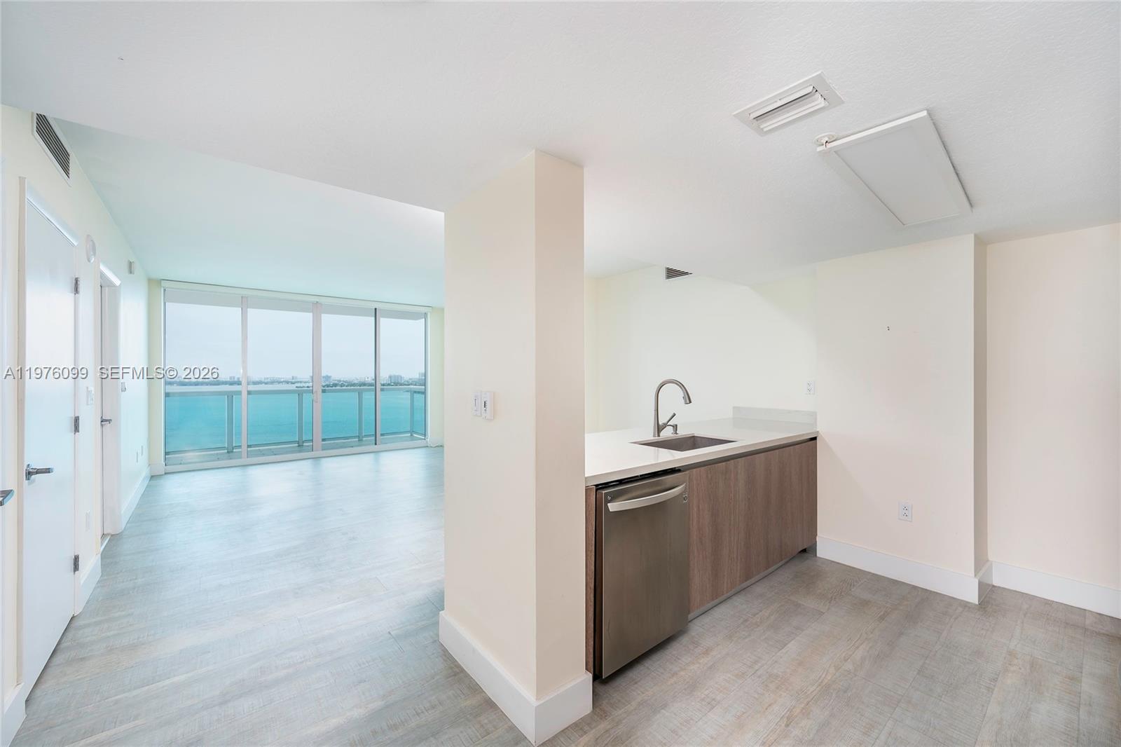 1800 N Bayshore Drive 2503 Property Photo 3