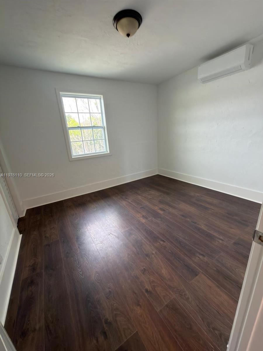 1201 E University Avenue Property Photo 8