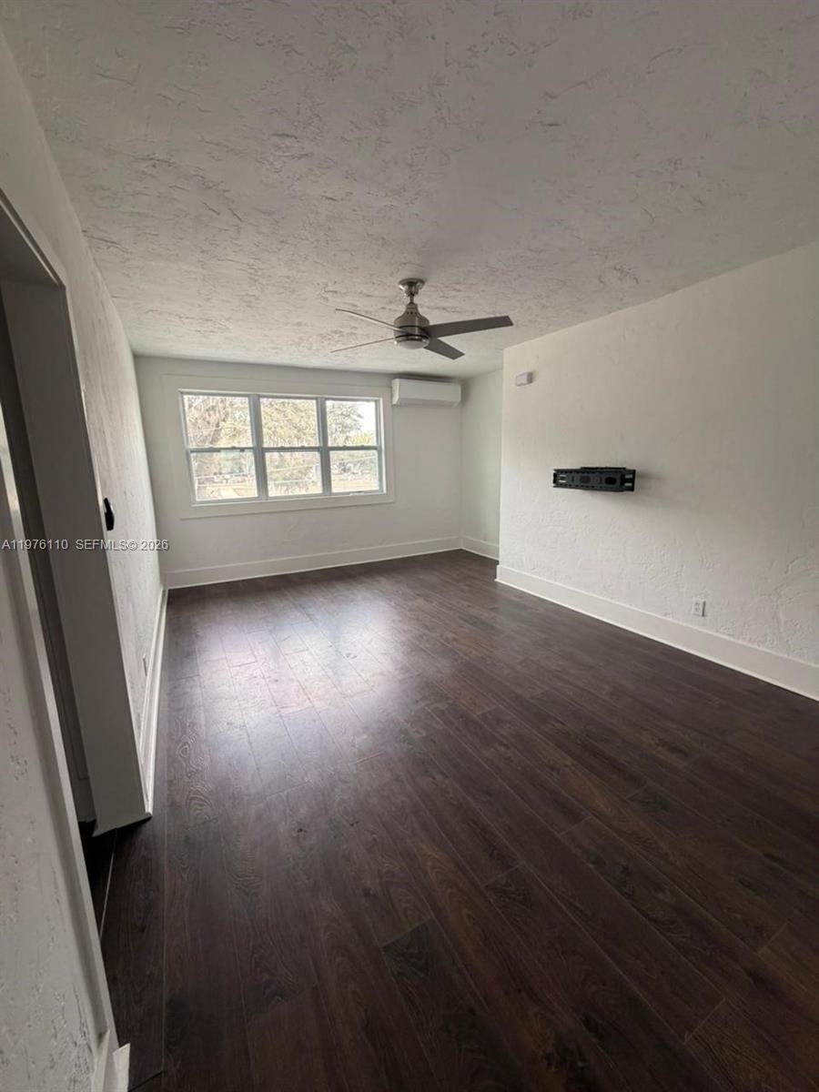 1201 E University Avenue Property Photo 10