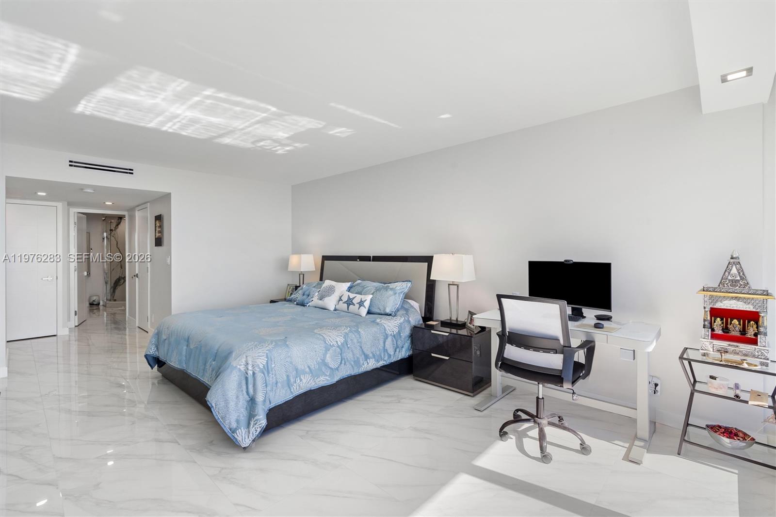 2100 S Ocean Lane 502 Property Photo 22