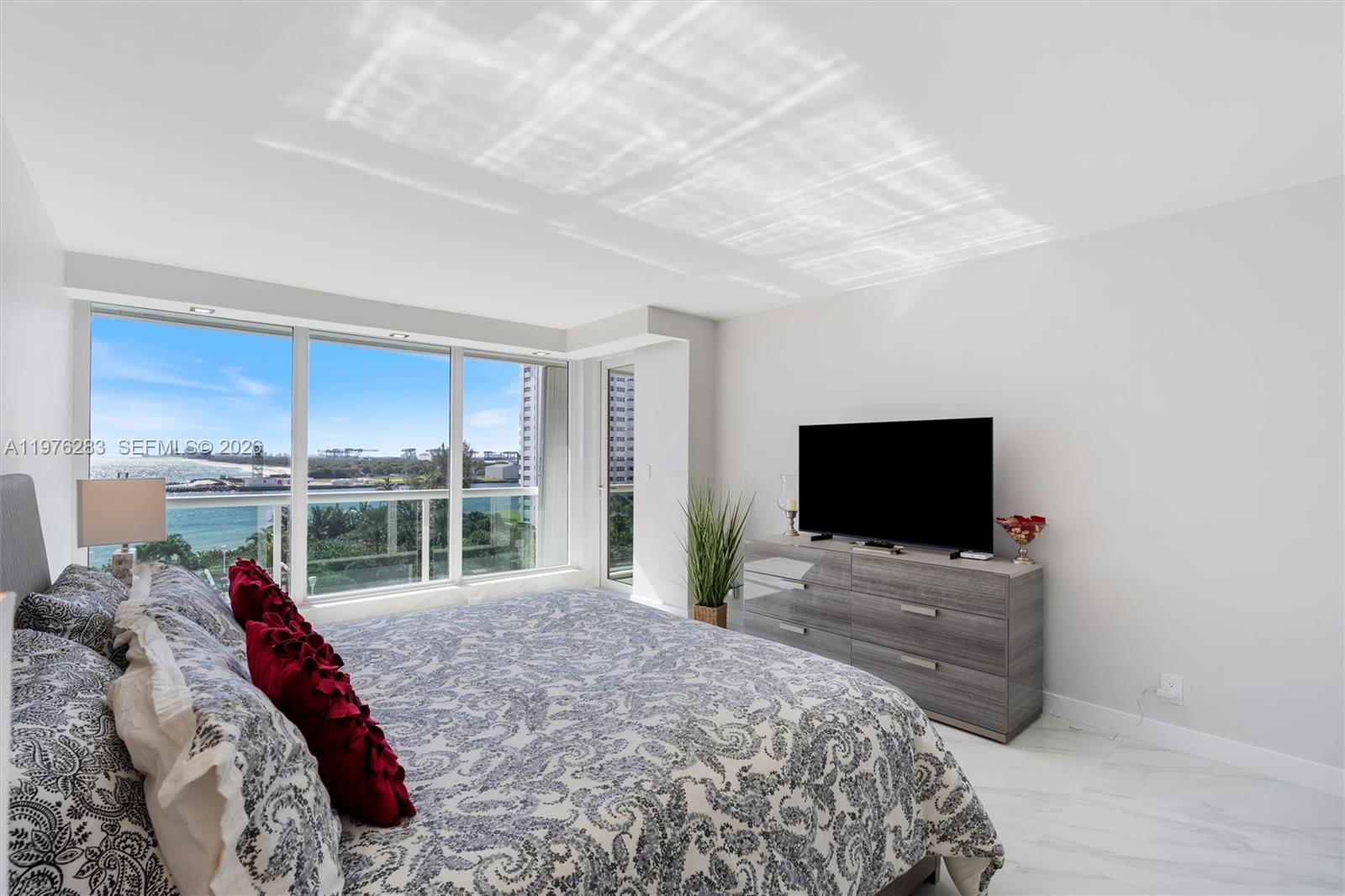 2100 S Ocean Lane 502 Property Photo 26
