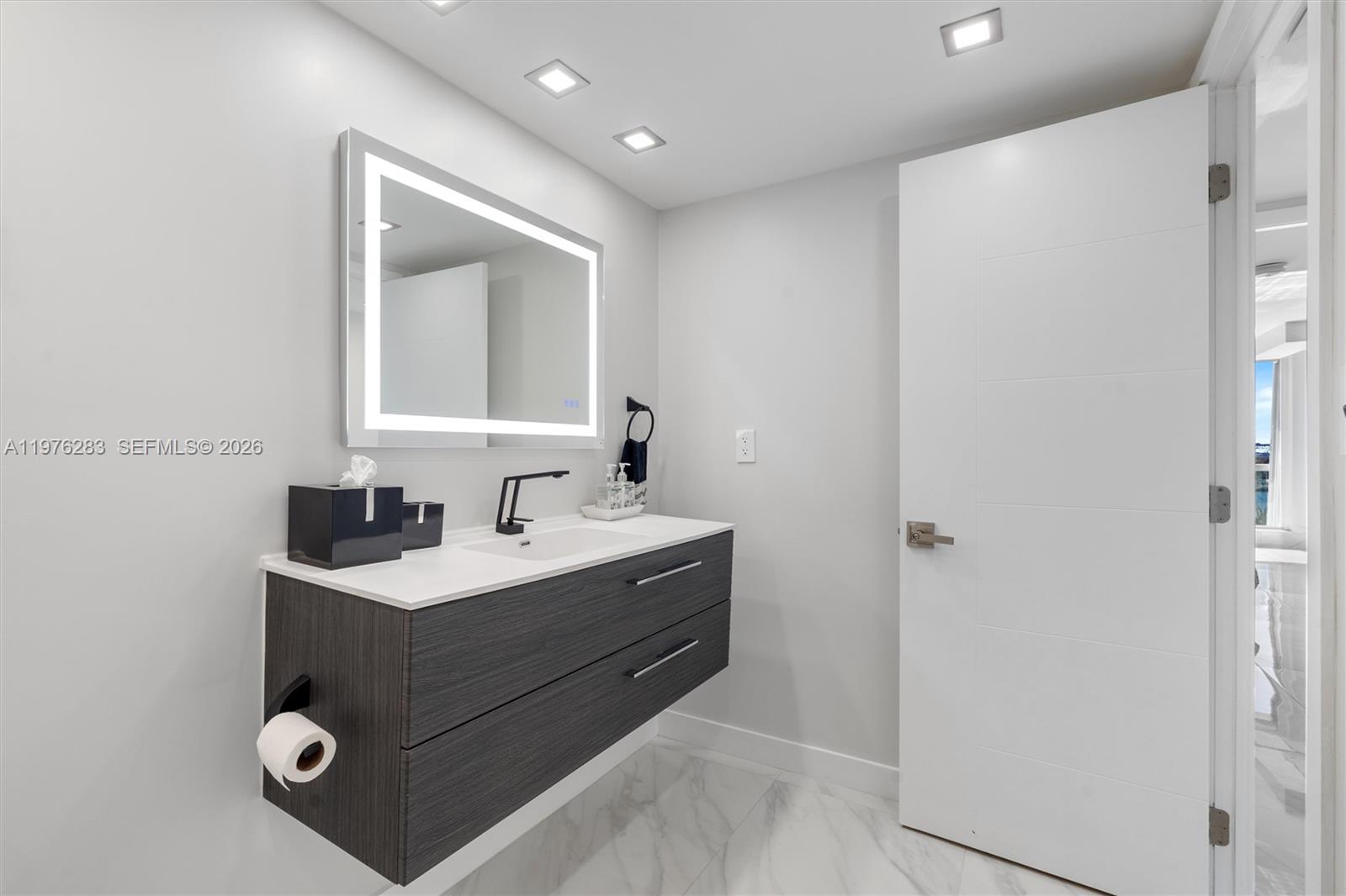 2100 S Ocean Lane 502 Property Photo 27