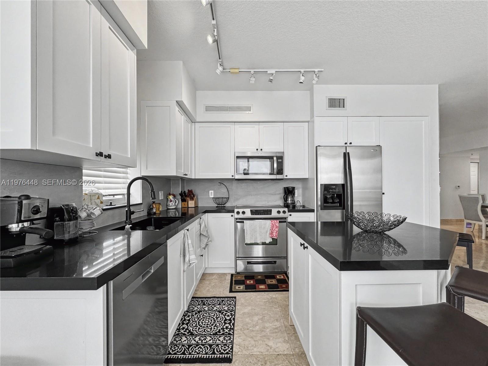 1755 E Hallandale Beach Boulevard 2207e Property Photo 6