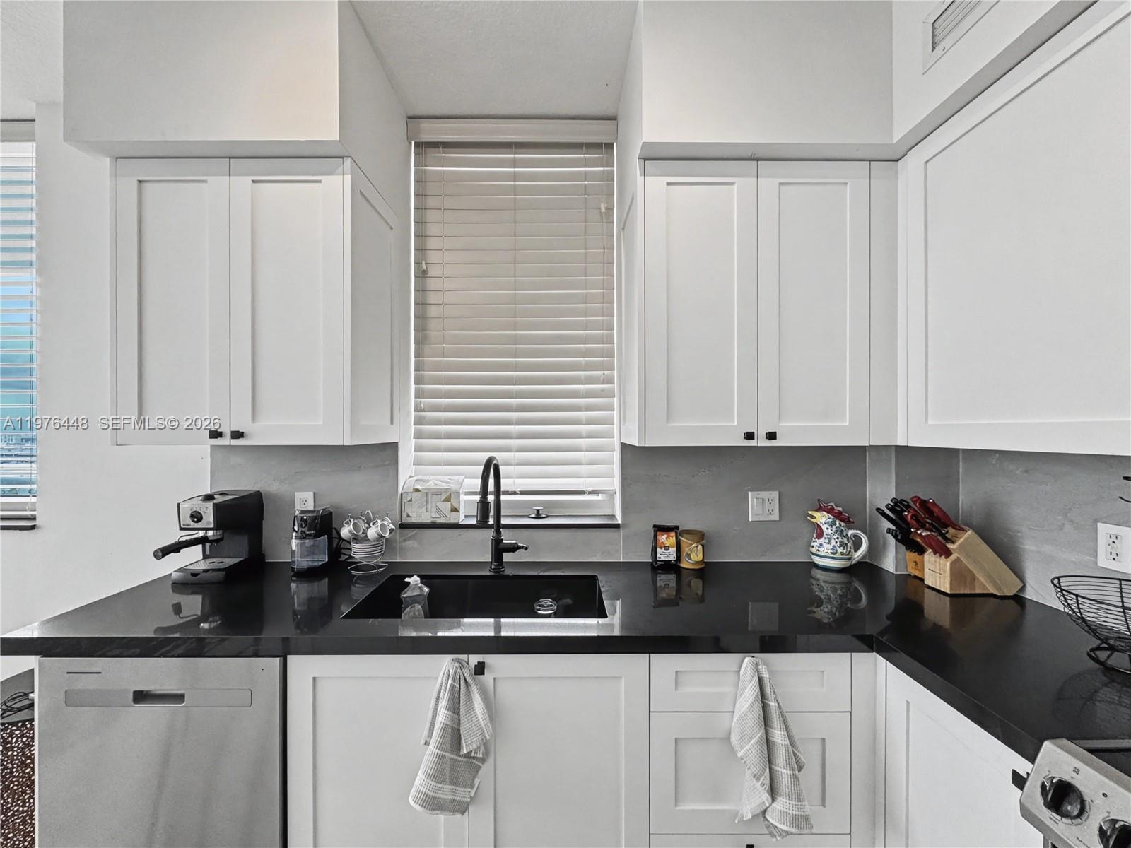 1755 E Hallandale Beach Boulevard 2207e Property Photo 7