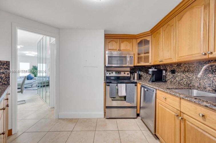 999 Brickell Bay Drive 2007 Property Photo 4