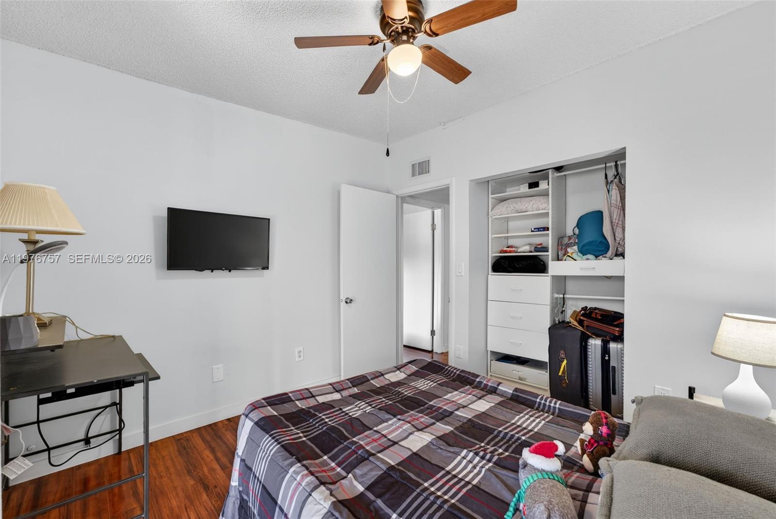 9748 S Belfort Circle 201 Property Photo 8