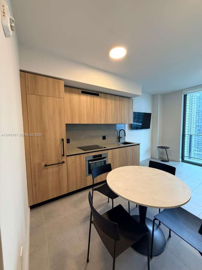 A11976761 Property Photo 6