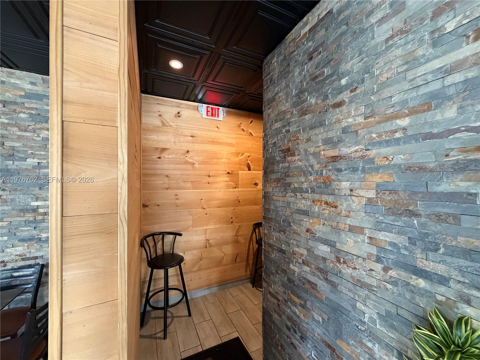 A11976762 Property Photo 17