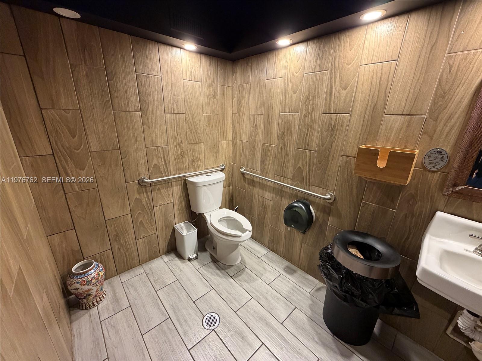 A11976762 Property Photo 21