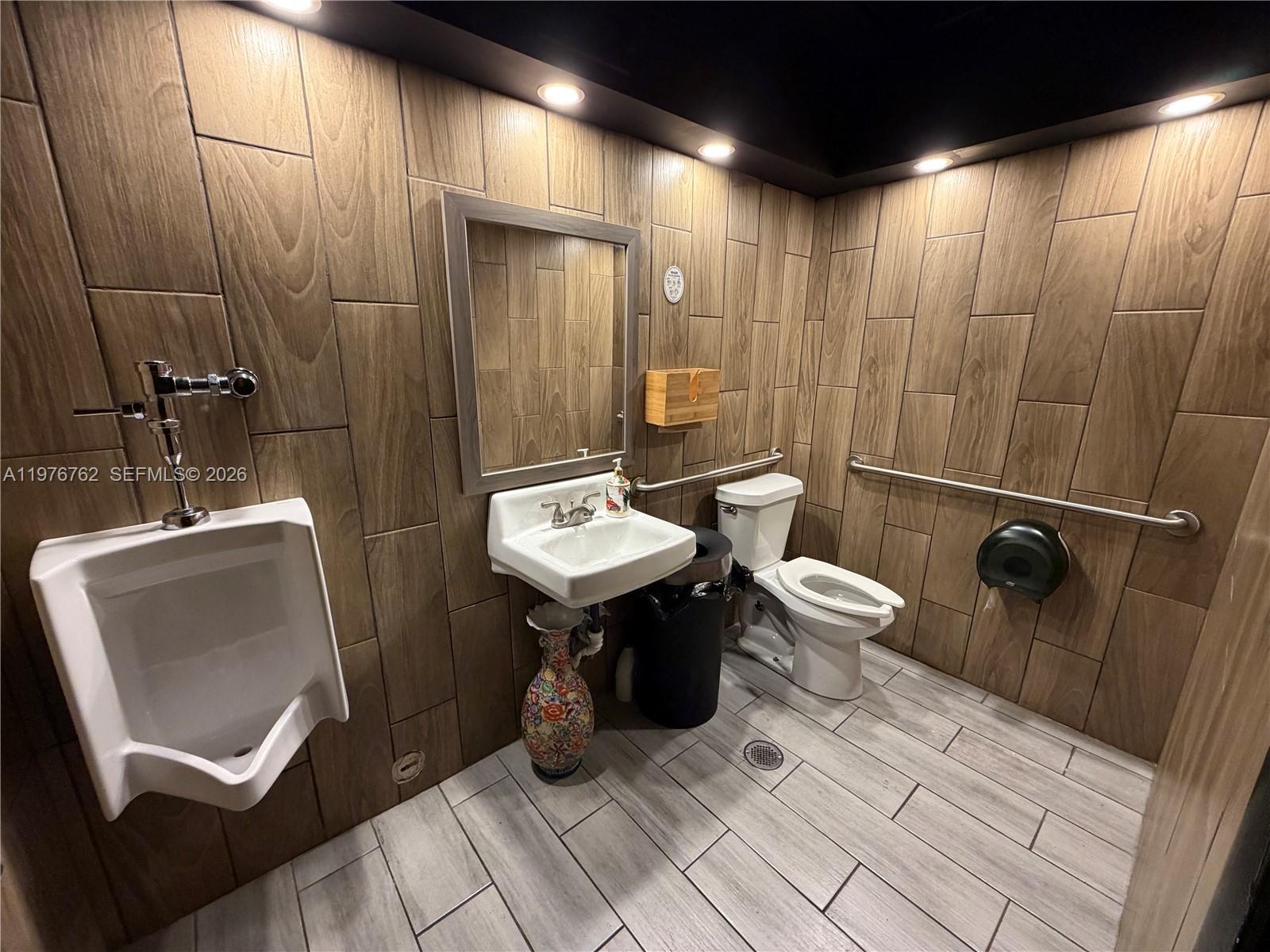 A11976762 Property Photo 22