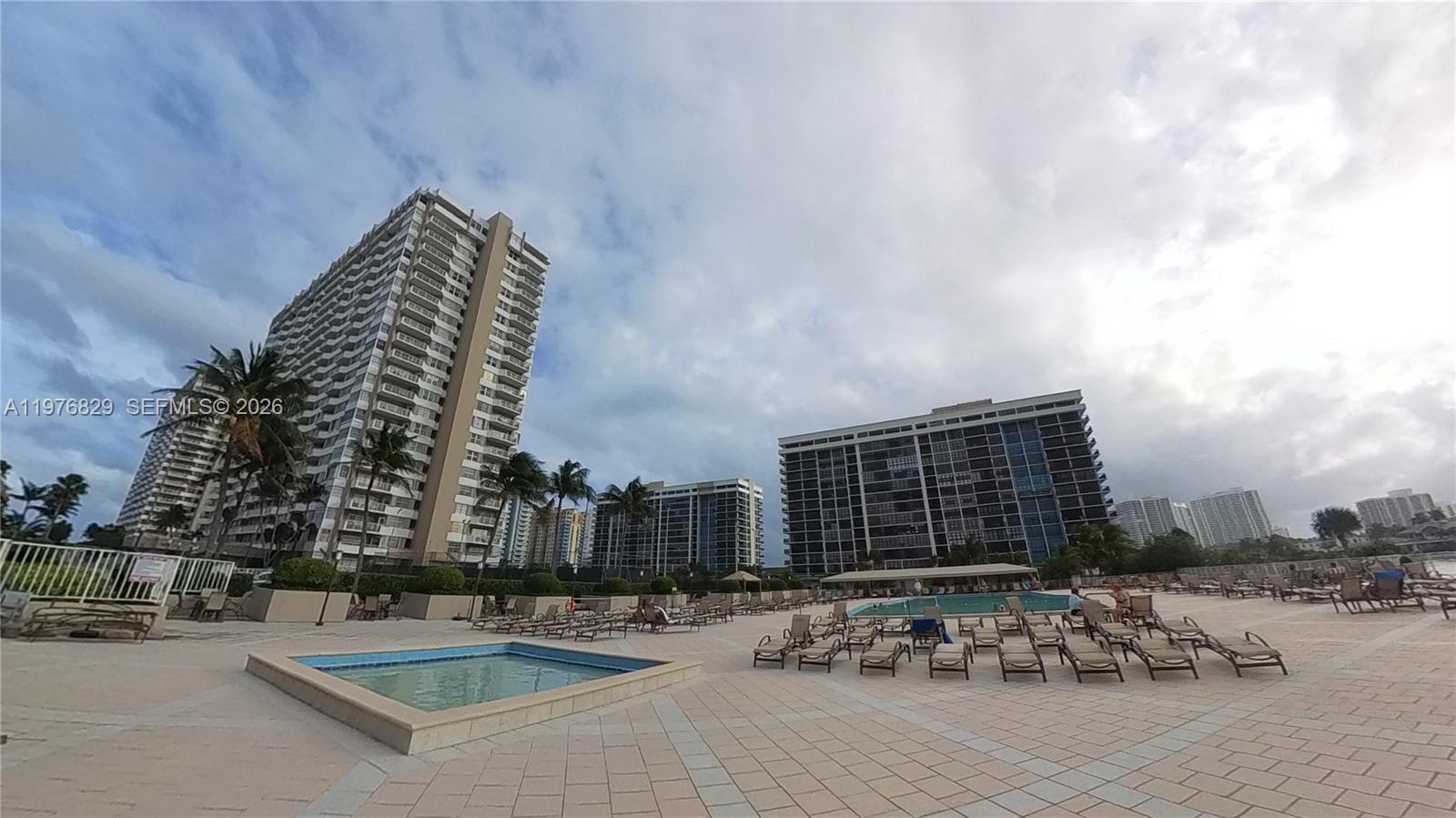 1965 S Ocean Drive 7e Property Photo 9