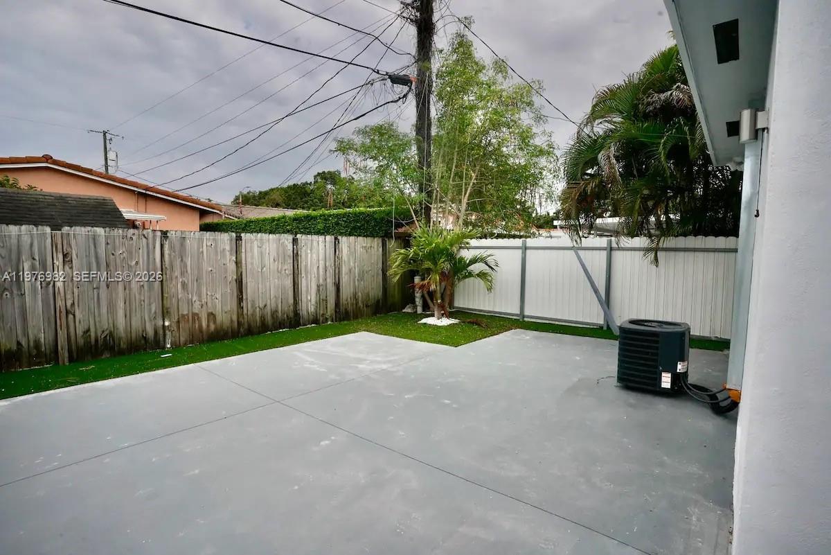 1647 Nw 29th Avenue Property Photo 9