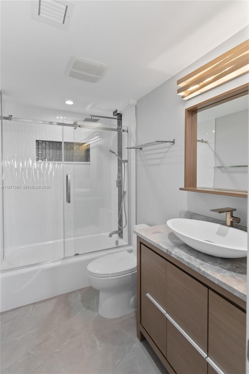2611 N Riverside Drive 901 Property Photo 17