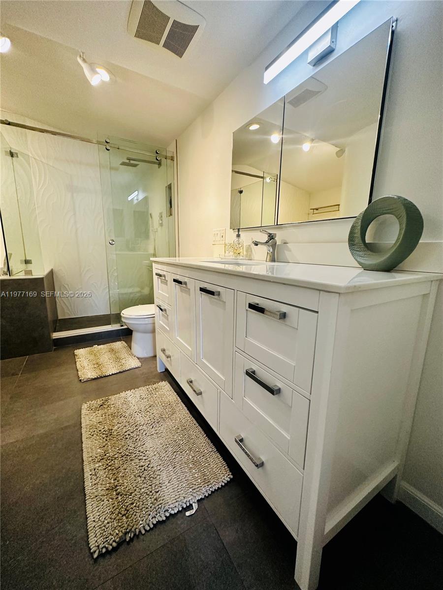 1501 S Ocean Drive 1006 Property Photo 14