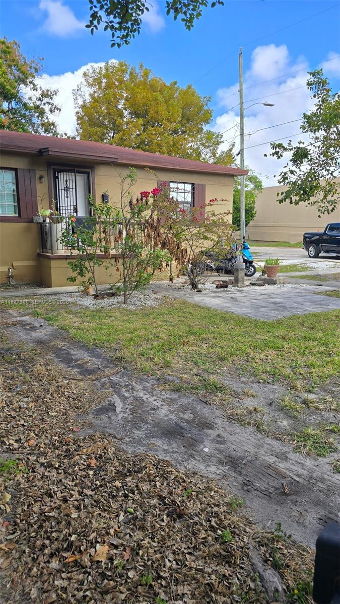 6910 Nw 5th Place Property Photo 2
