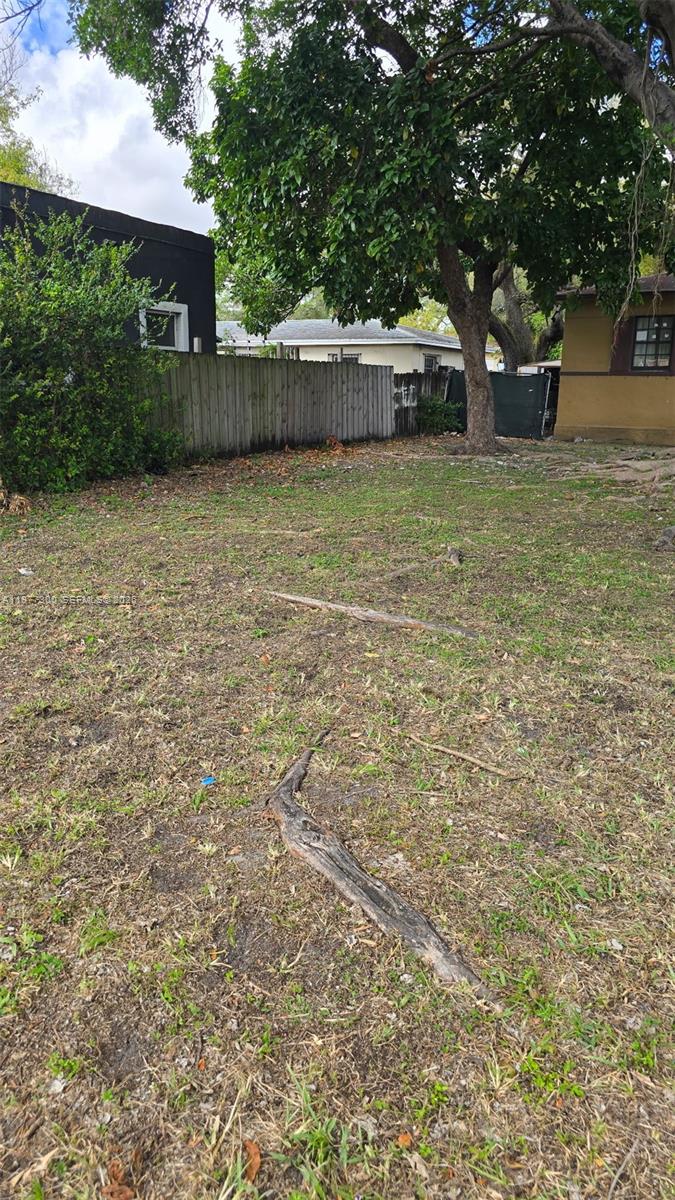 6910 Nw 5th Place Property Photo 4
