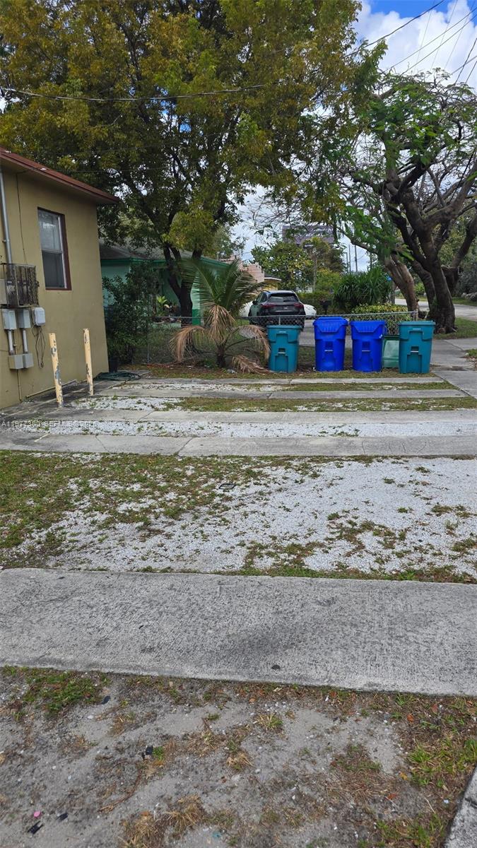 6910 Nw 5th Place Property Photo 8