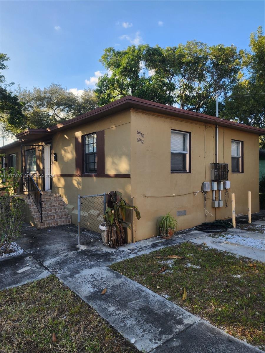 6910 Nw 5th Place Property Photo 16