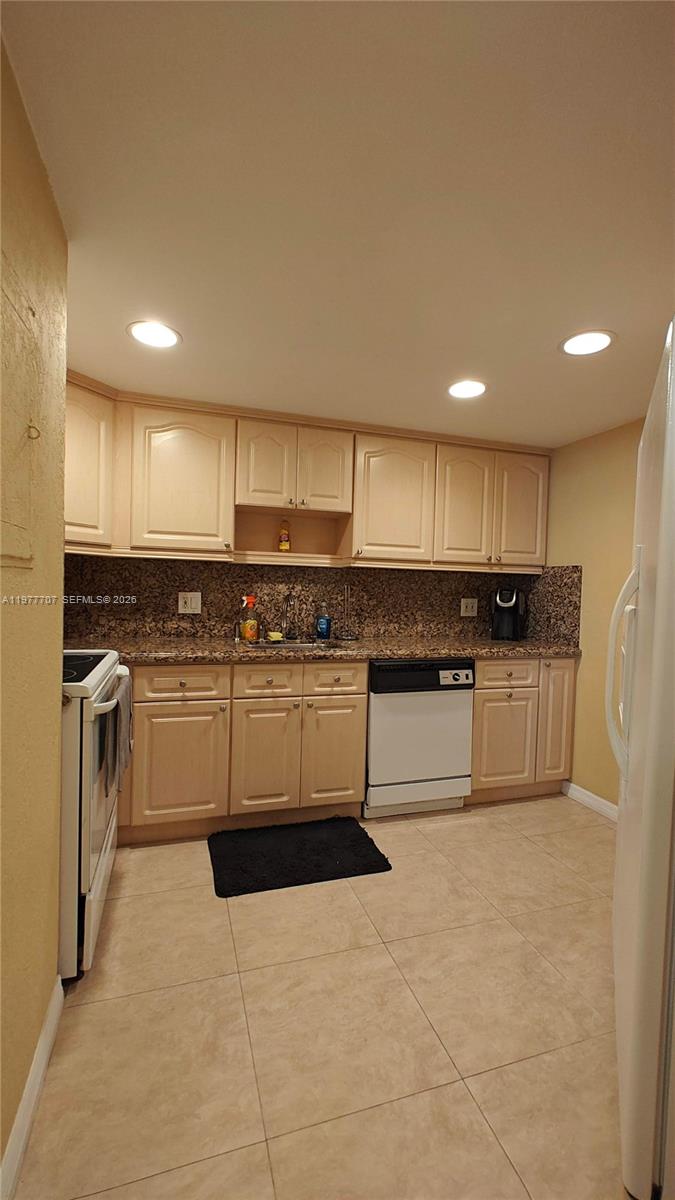 825 Brickell Bay Drive 841 Property Photo 4