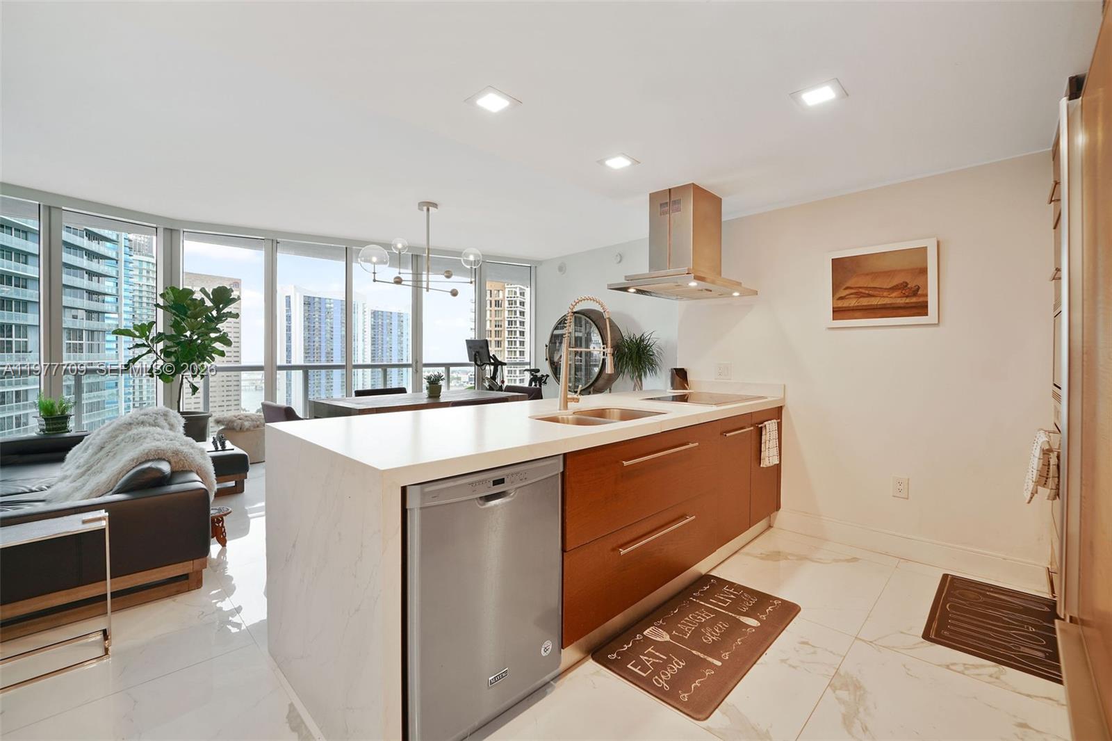 495 Brickell Avenue 2804 Property Photo 3
