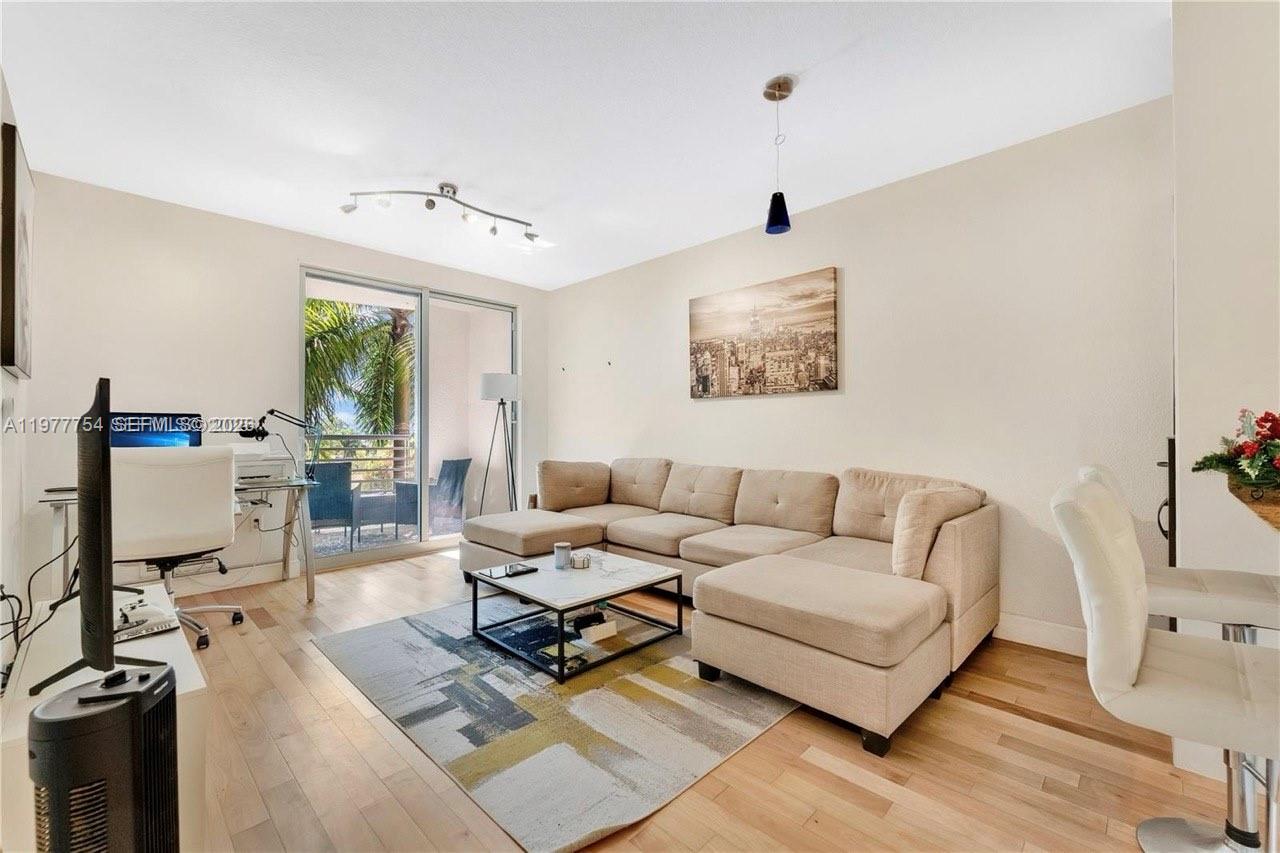 A11977754 Property Photo 3