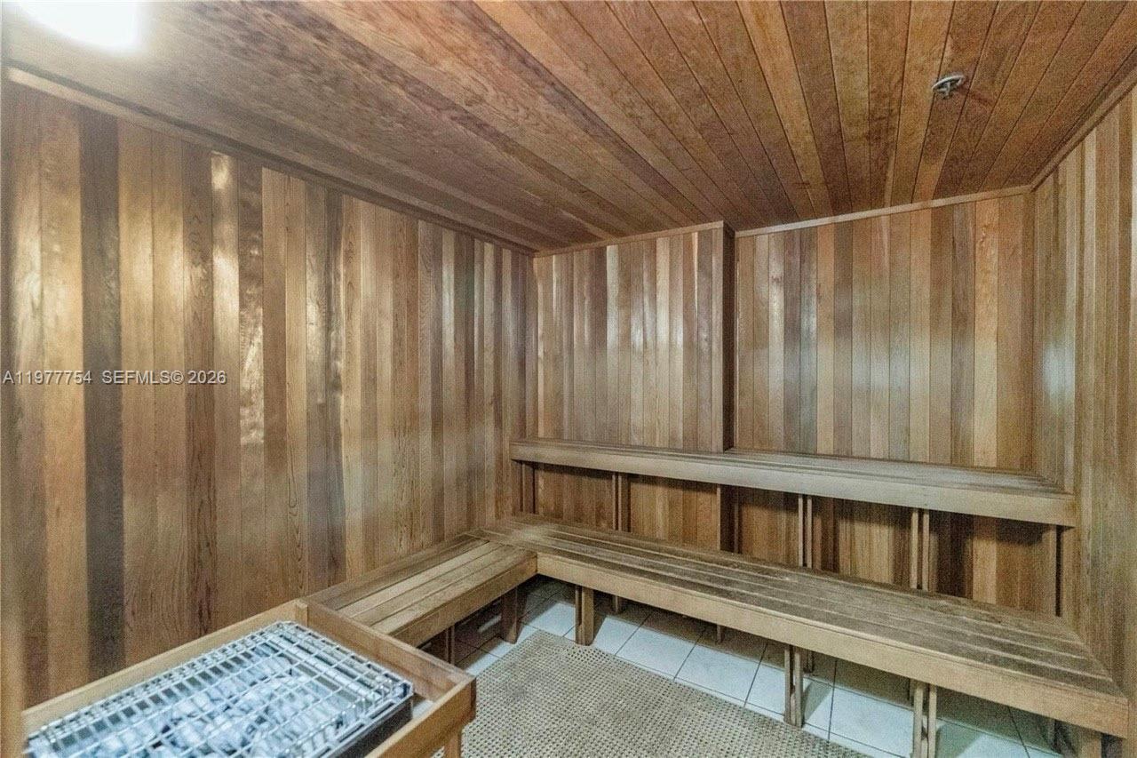 A11977754 Property Photo 18