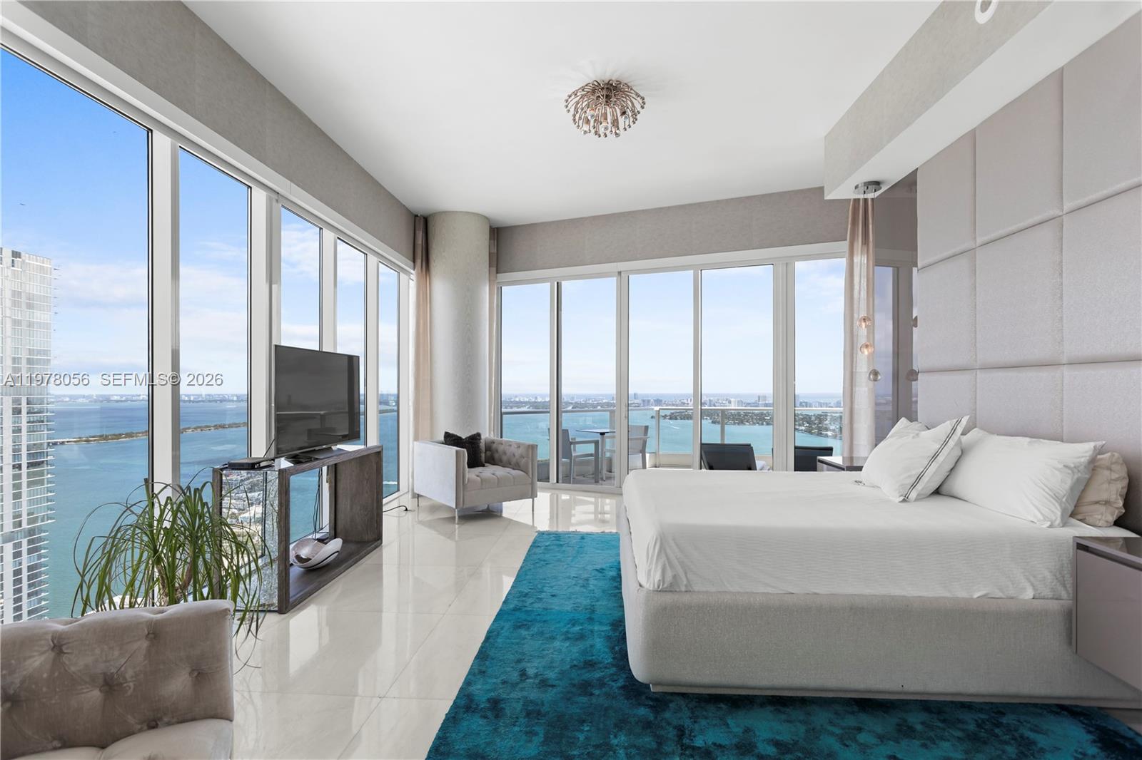 2020 N Bayshore Drive Ph 4702 Property Photo 9