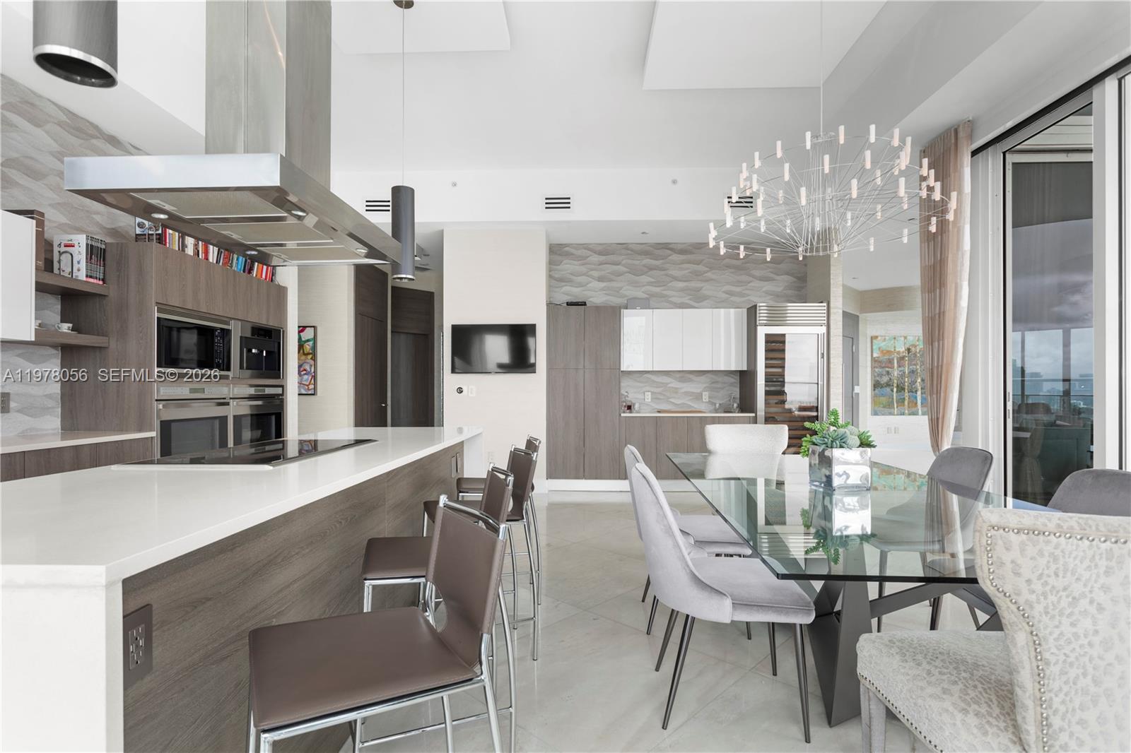 2020 N Bayshore Drive Ph 4702 Property Photo 19