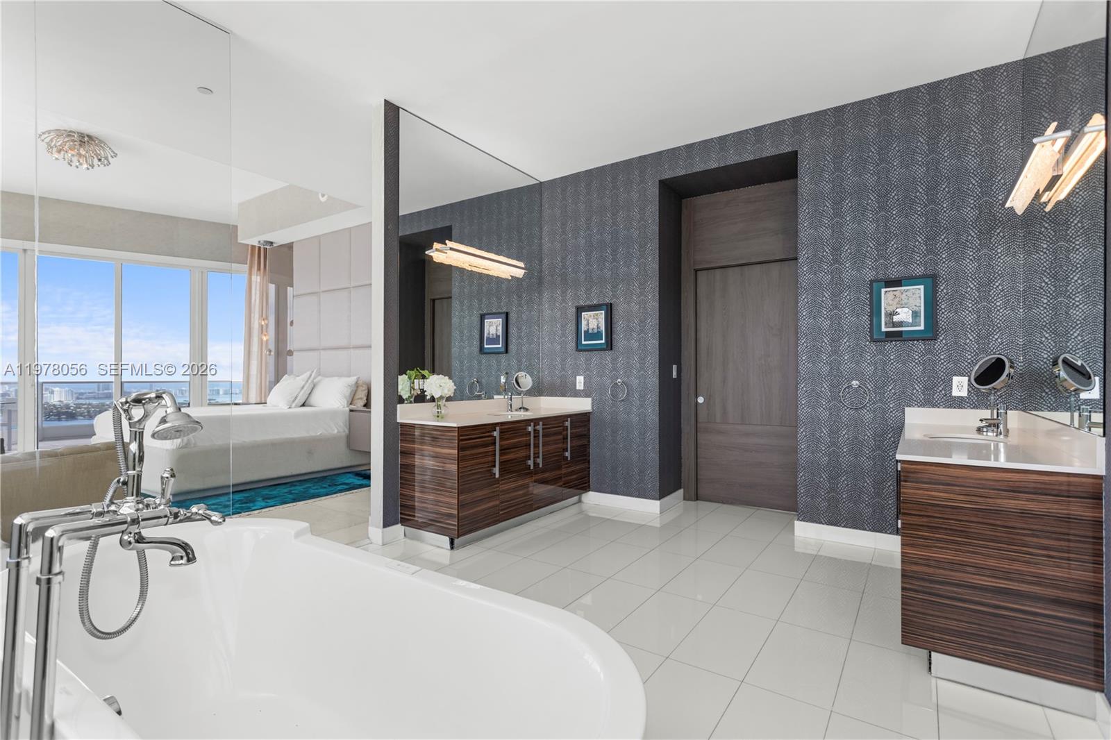 2020 N Bayshore Drive Ph 4702 Property Photo 38
