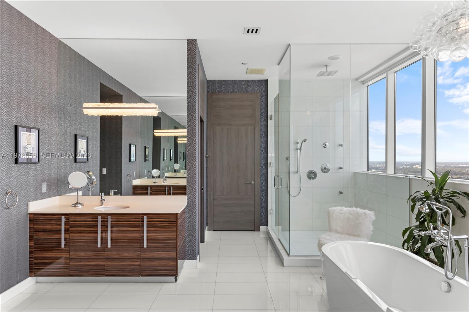 2020 N Bayshore Drive Ph 4702 Property Photo 39
