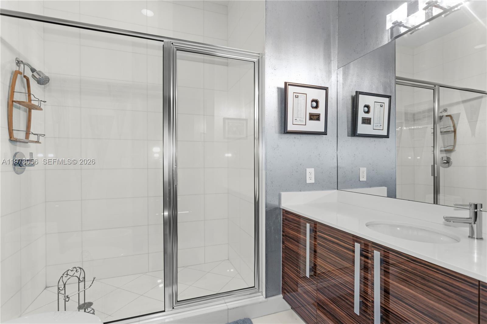 2020 N Bayshore Drive Ph 4702 Property Photo 43