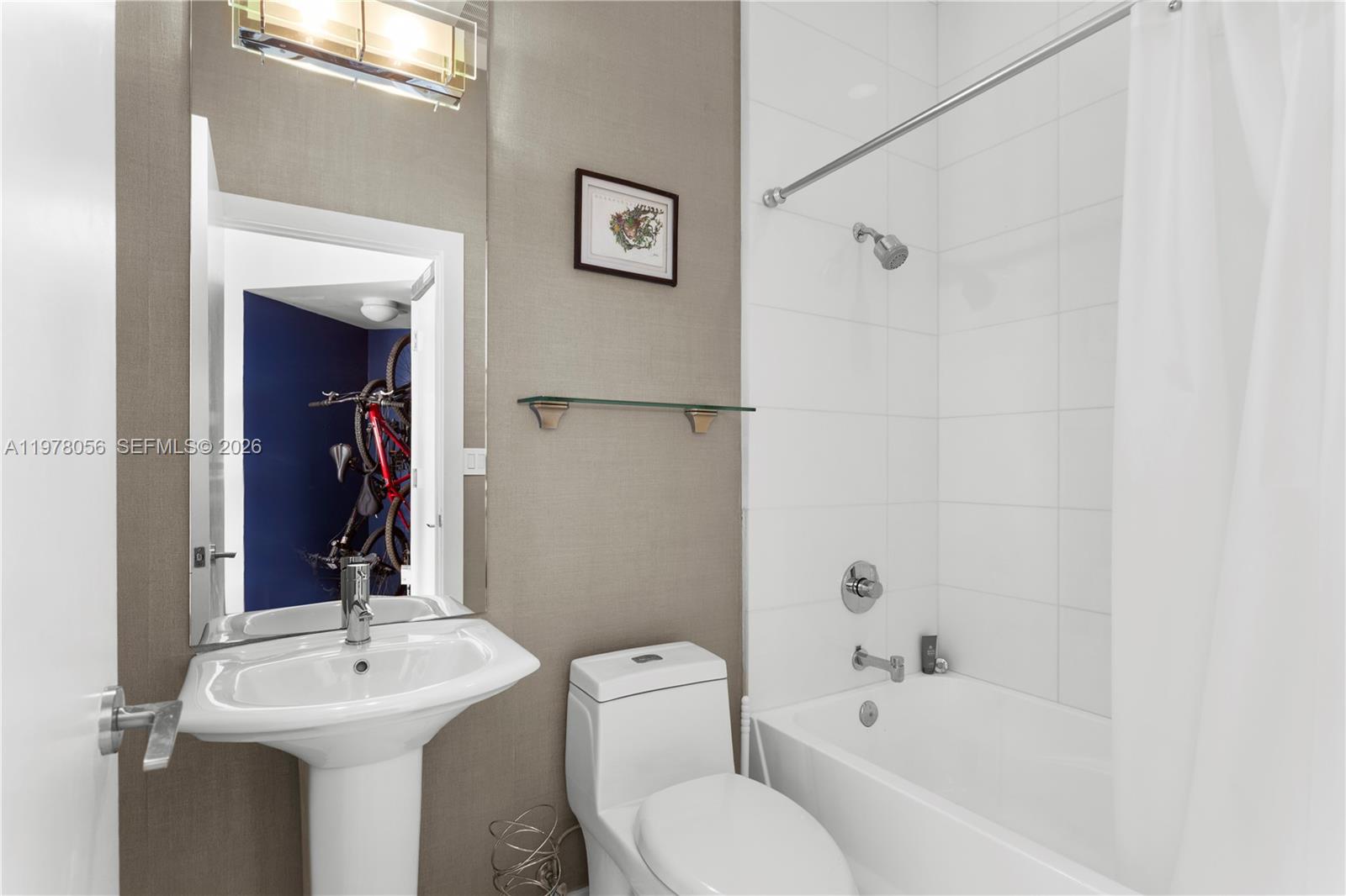 2020 N Bayshore Drive Ph 4702 Property Photo 57