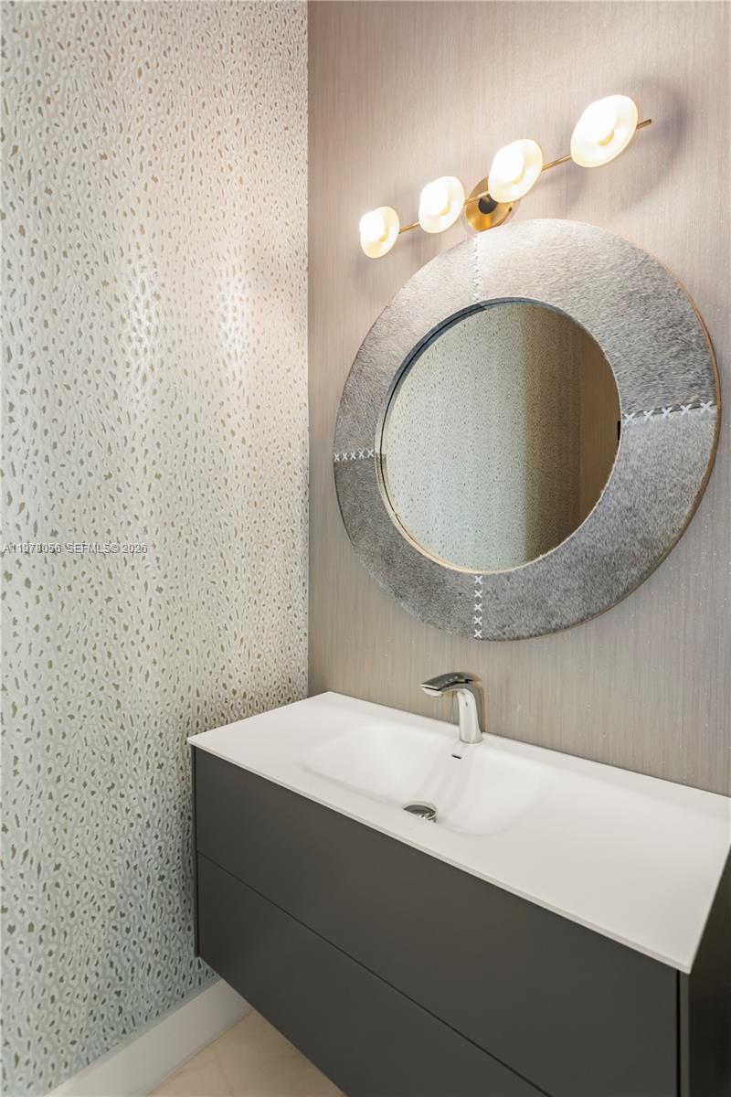 2020 N Bayshore Drive Ph 4702 Property Photo 58