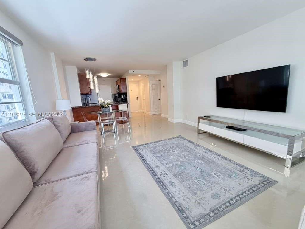 100 Lincoln Road 521 Property Photo 2