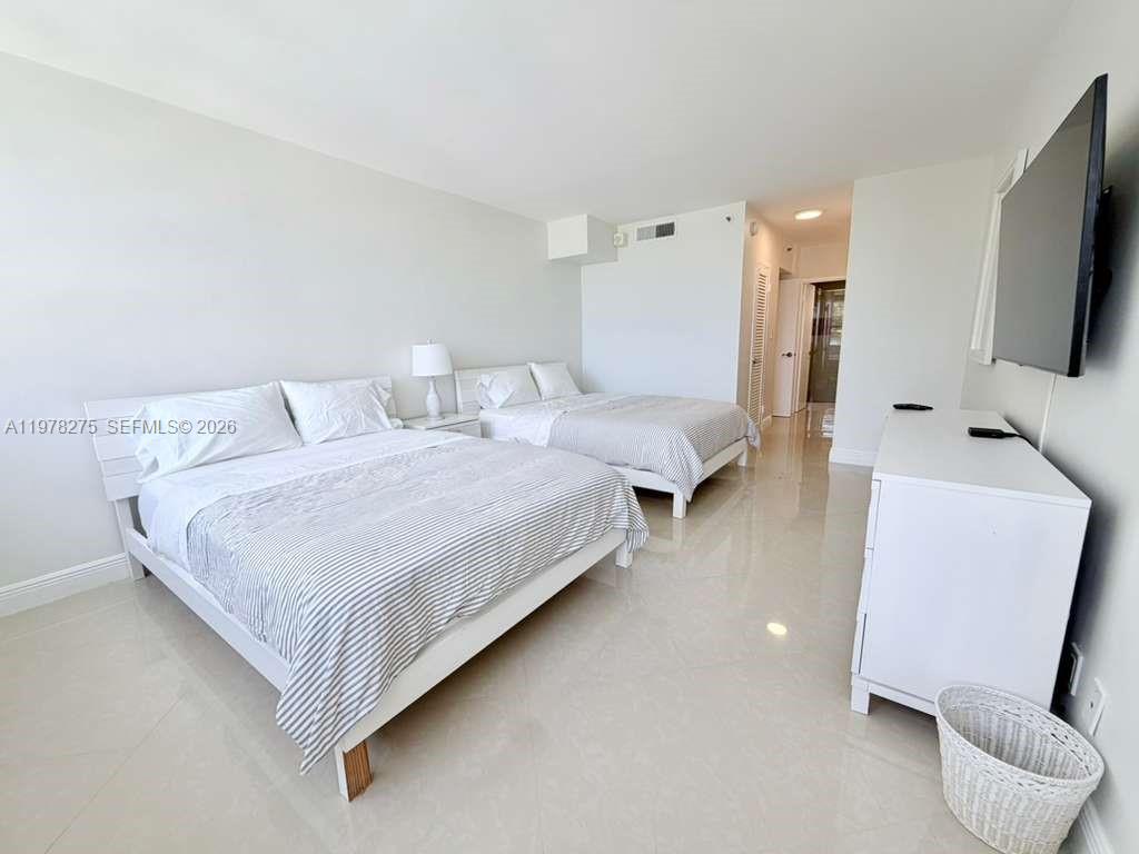 100 Lincoln Road 521 Property Photo 5