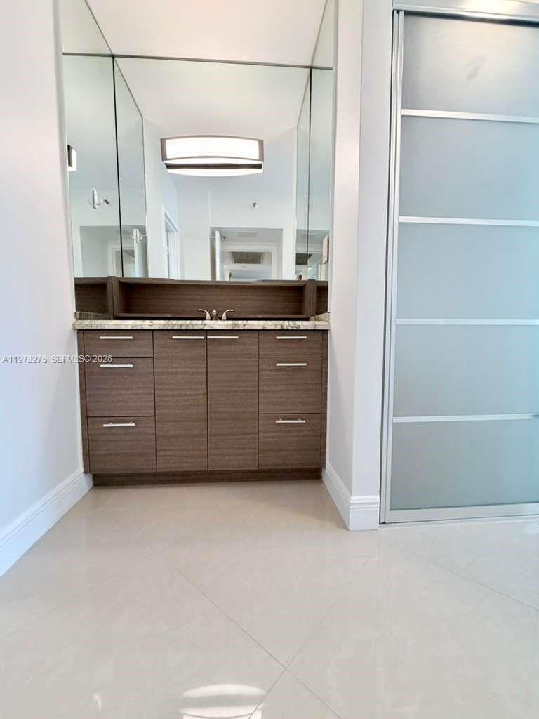 100 Lincoln Road 521 Property Photo 7
