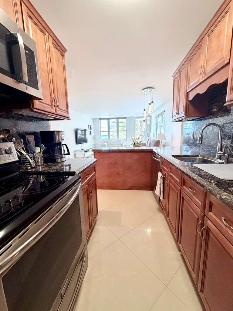 100 Lincoln Road 521 Property Photo 12