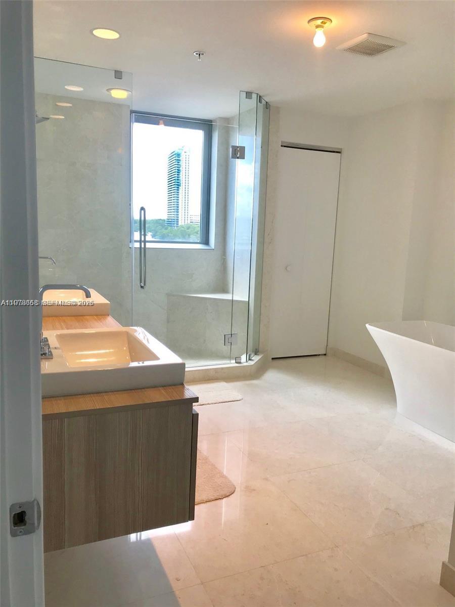 17111 Biscayne Boulevard 408 Property Photo 11