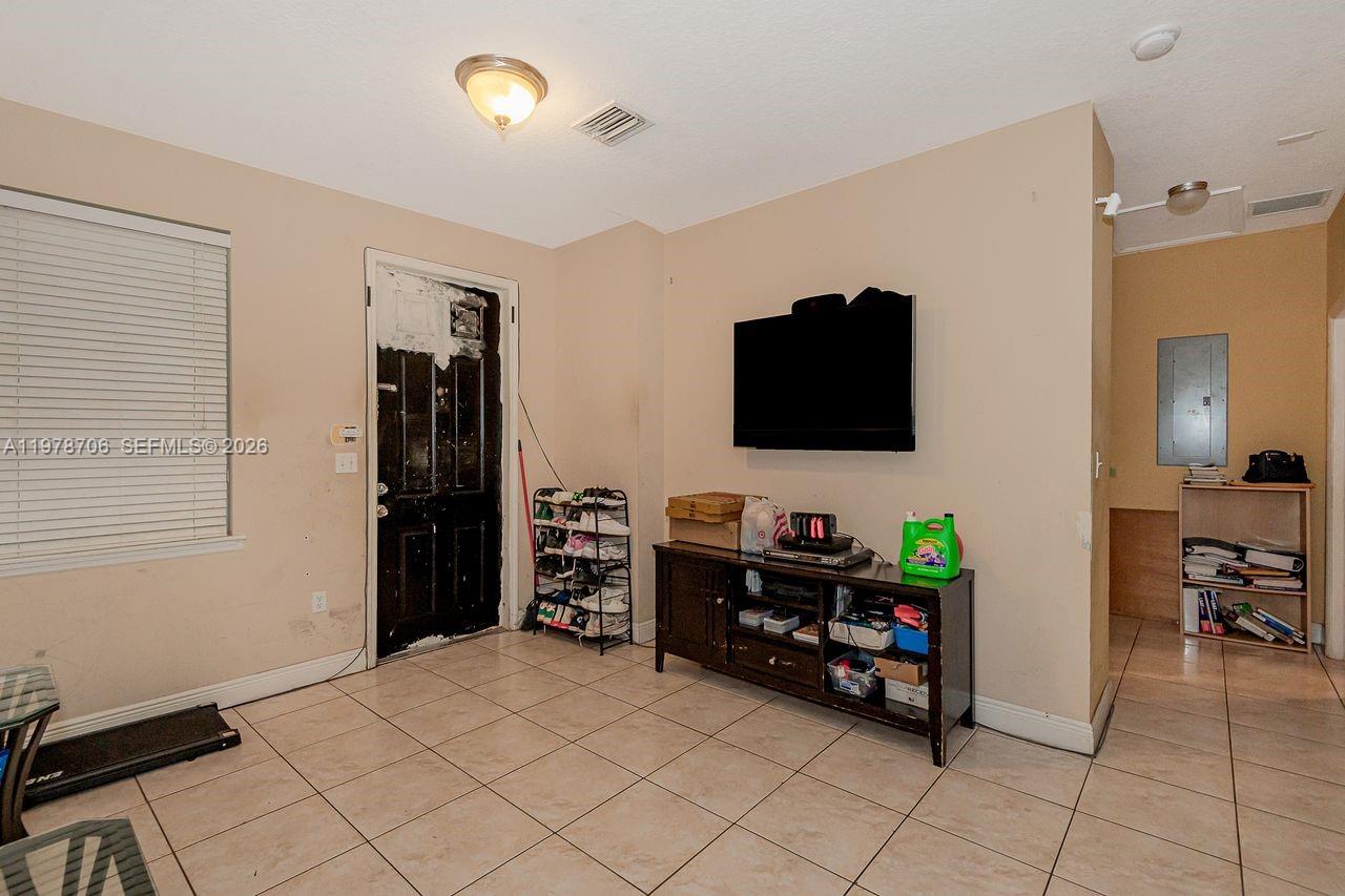 10338 Sw 180th Street 2 Property Photo 3