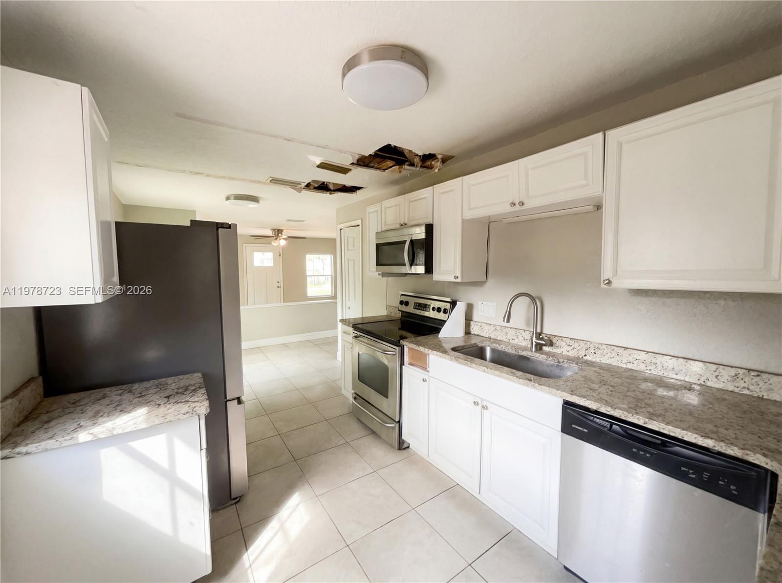 244 S Rhodes Property Photo 2